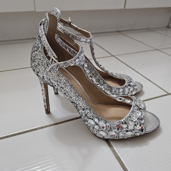 JEWEL by BADGLEY MISCHKA Conroy Stiletto Heels, Silver Embellished Sz 7.5 NWOT - Picture 3 of 13